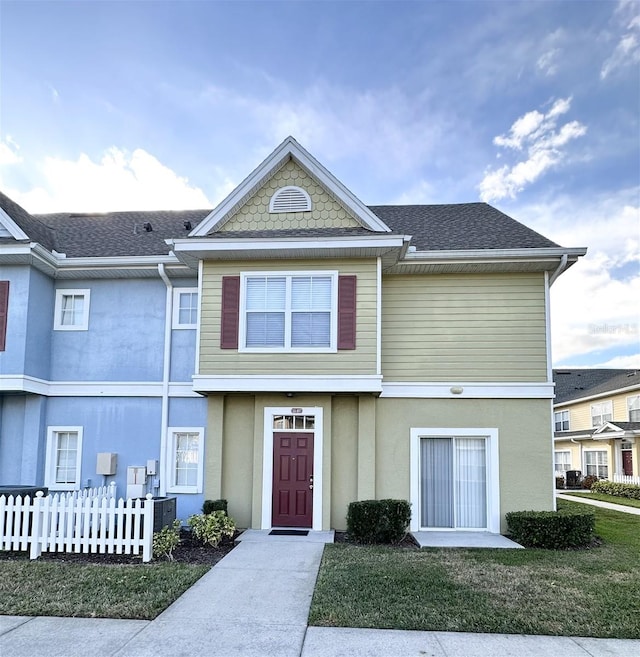 view of front facade with a front lawn