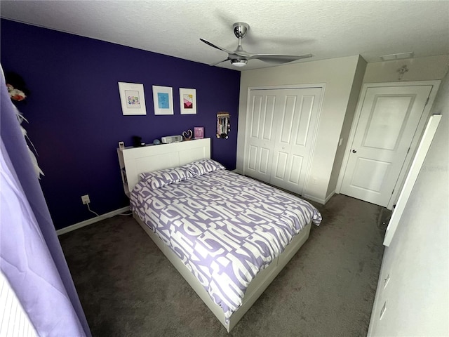 bedroom featuring a closet, a textured ceiling, carpet, and ceiling fan