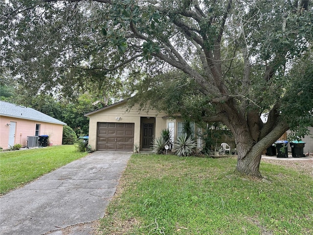 view of front of home featuring a front lawn and a garage