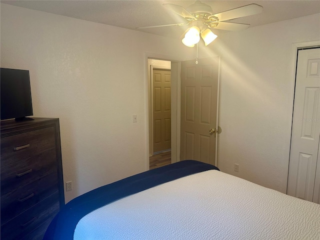 bedroom with ceiling fan