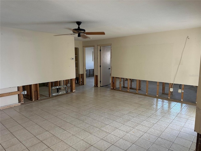 empty room featuring ceiling fan