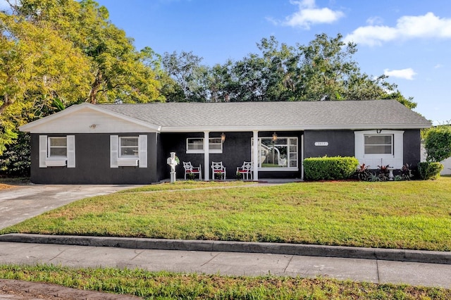 ranch-style house featuring a front lawn