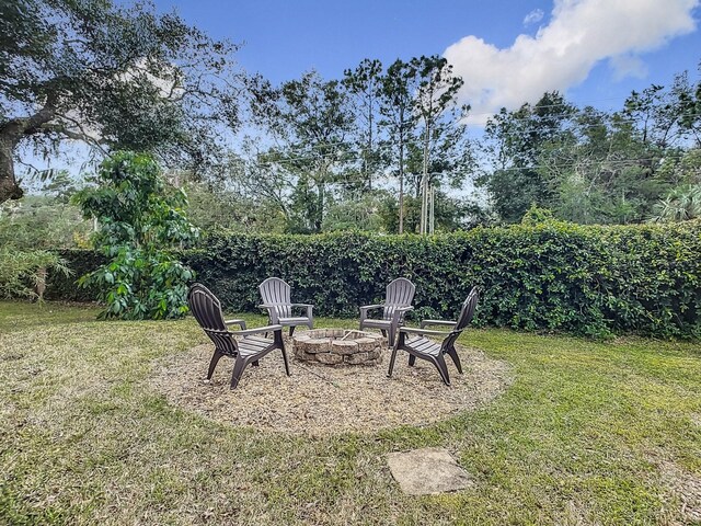 view of yard featuring a fire pit