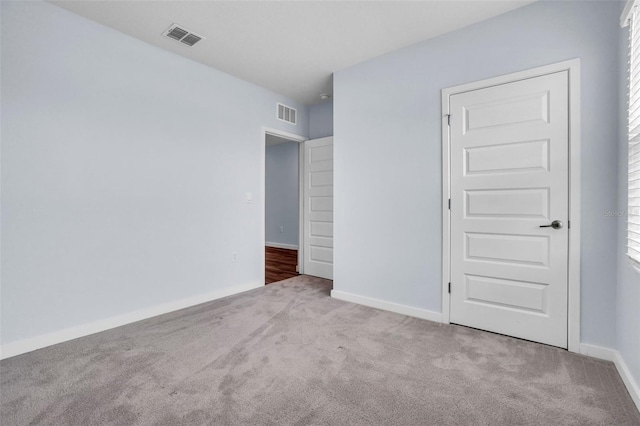 view of carpeted spare room