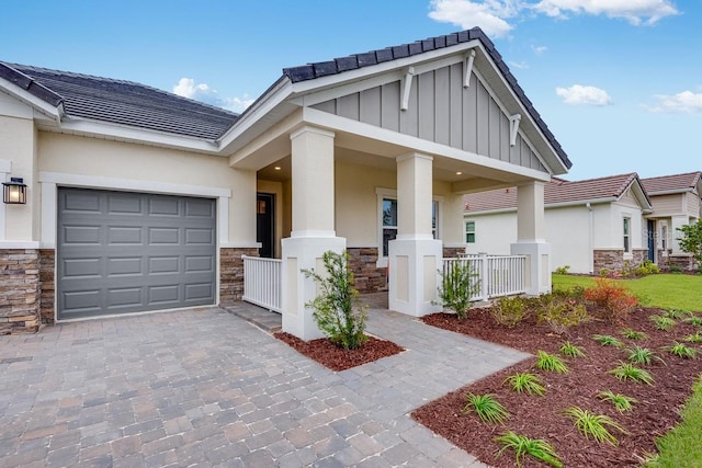 view of front of property with covered porch and a garage