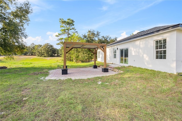 view of yard with a patio and a pergola