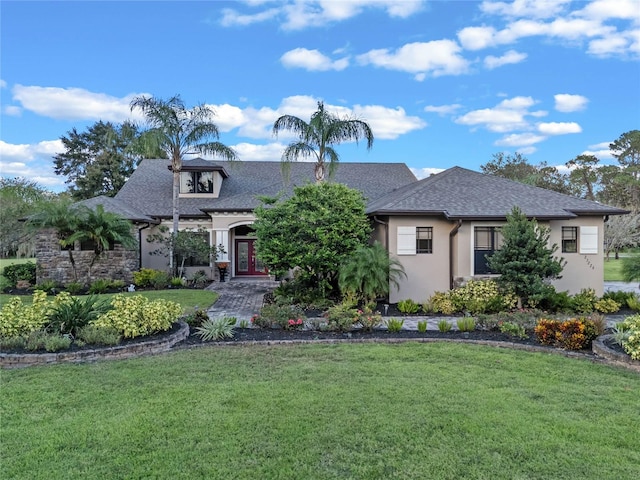 view of front facade featuring a front lawn