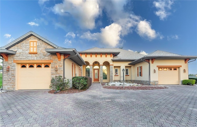 view of front facade with a garage