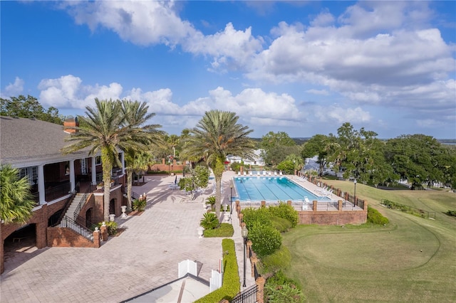 view of swimming pool