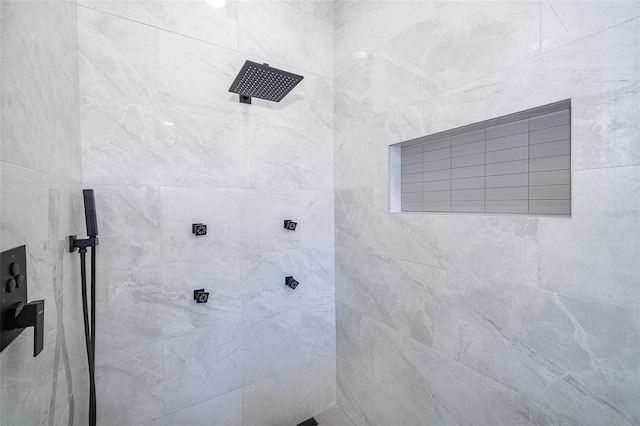 bathroom featuring tiled shower