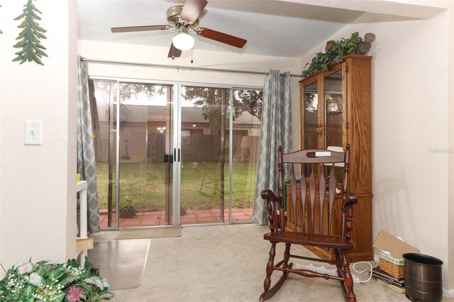 sunroom with ceiling fan