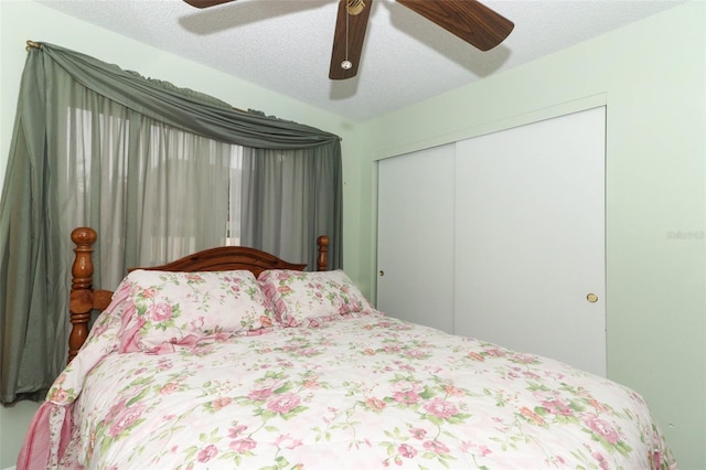 bedroom featuring a textured ceiling, a closet, and ceiling fan