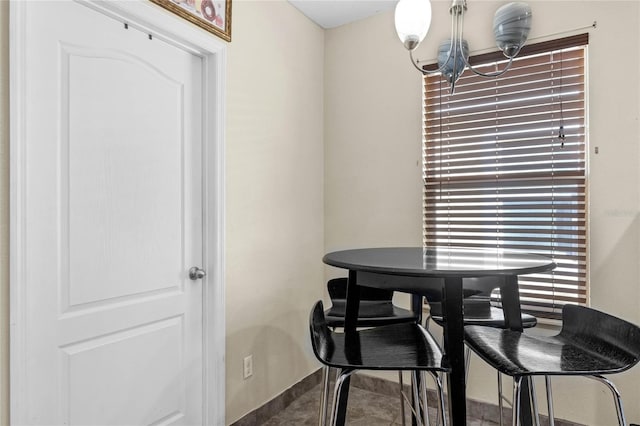 dining area with a notable chandelier