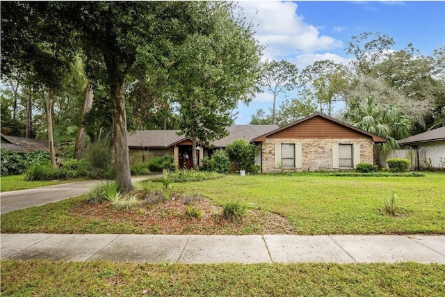 ranch-style house featuring a front lawn