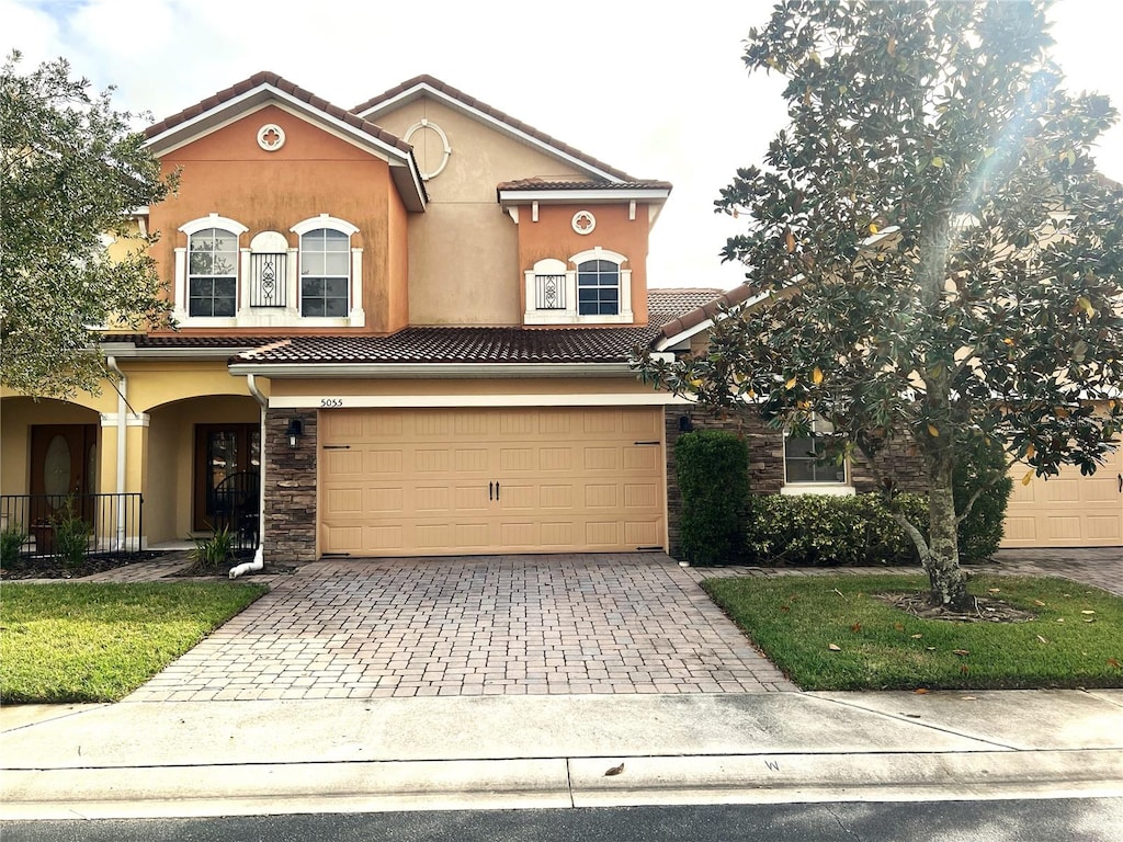 view of front of home featuring a garage