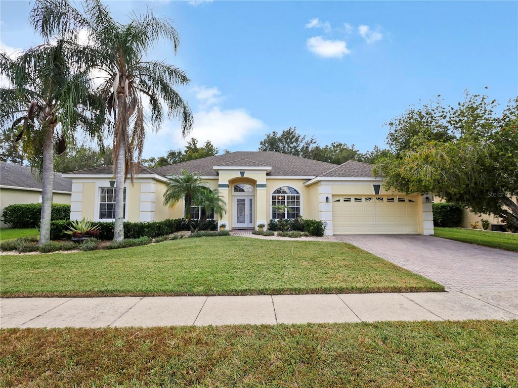 view of front of property featuring a front yard and a garage