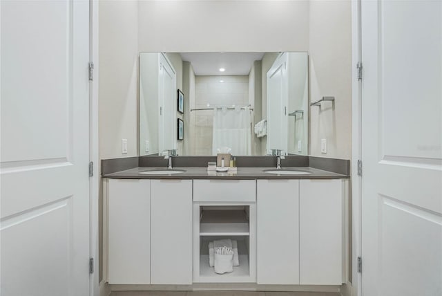 bathroom with a shower with shower curtain and vanity