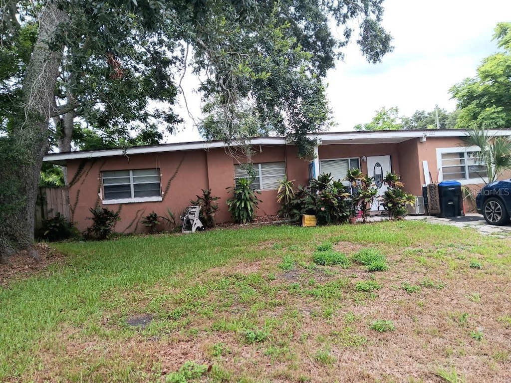 ranch-style home featuring a front yard