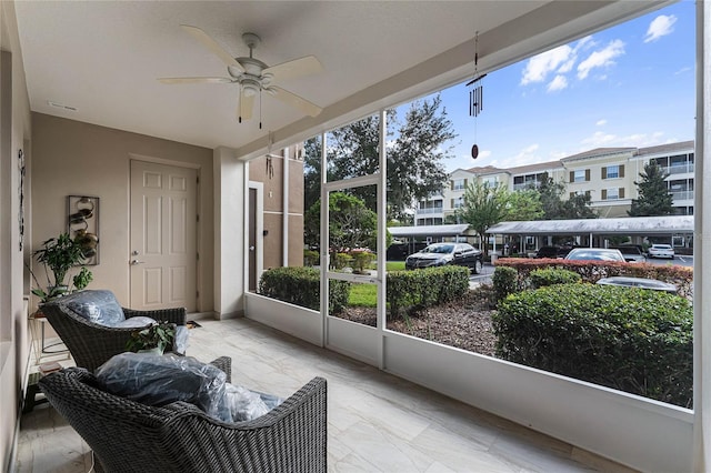 sunroom with ceiling fan