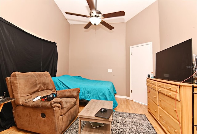 bedroom featuring vaulted ceiling, light hardwood / wood-style floors, and ceiling fan