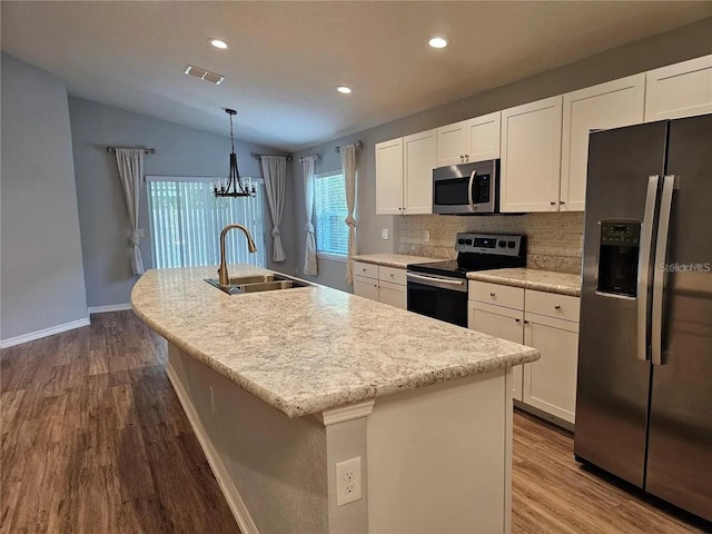 kitchen featuring sink, an island with sink, decorative light fixtures, and stainless steel appliances