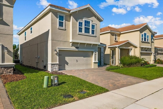 view of front facade featuring a front lawn and a garage