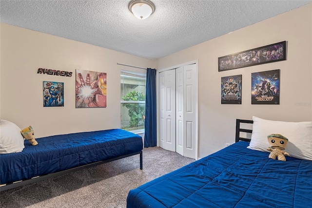 carpeted bedroom with a textured ceiling and a closet