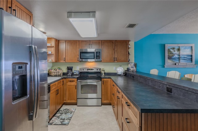 kitchen featuring kitchen peninsula and stainless steel appliances