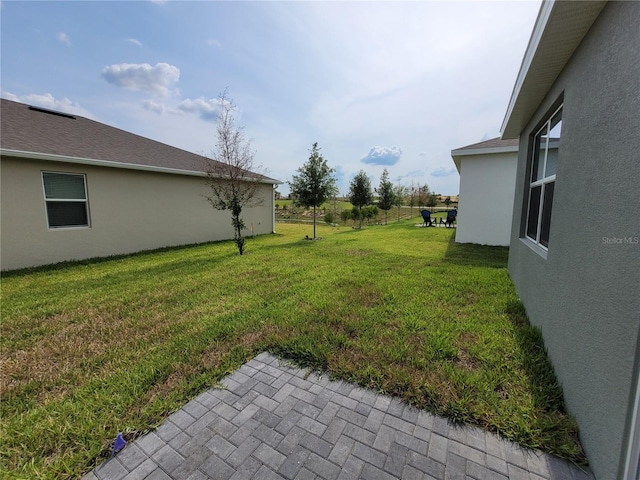 view of yard featuring a patio