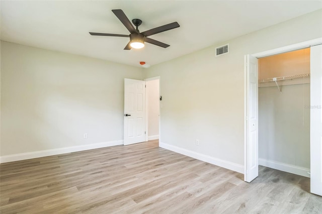 unfurnished bedroom featuring light hardwood / wood-style floors, a closet, and ceiling fan