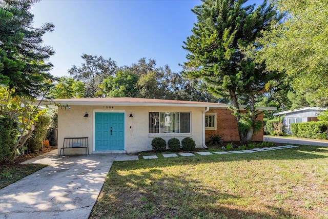 ranch-style home with a front yard