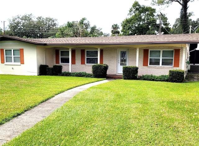 ranch-style home featuring a front lawn