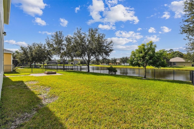 view of yard featuring a water view