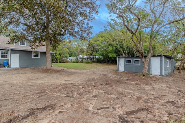 view of yard with a storage unit