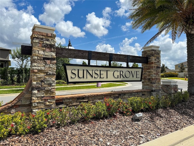 view of community / neighborhood sign