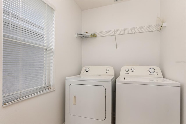 washroom featuring washing machine and clothes dryer