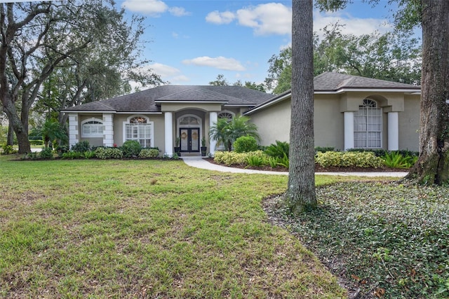 single story home with a front lawn