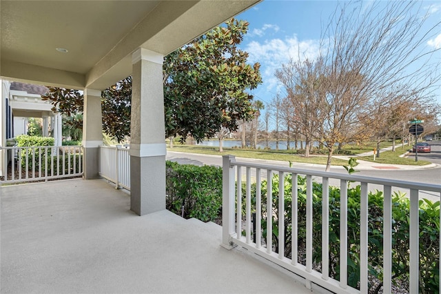 balcony featuring covered porch