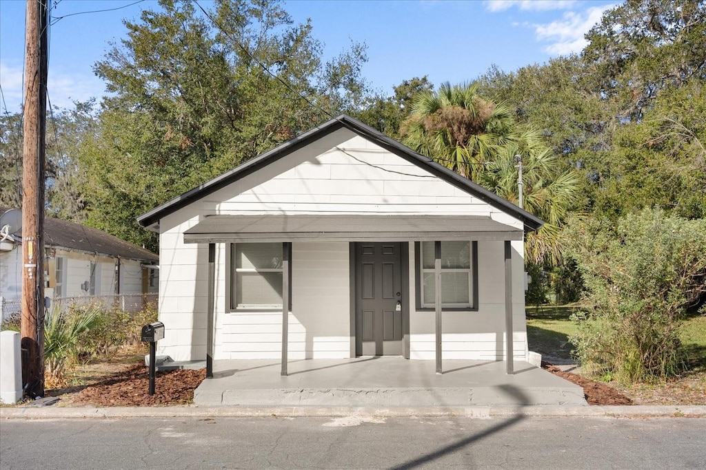 bungalow-style house featuring covered porch