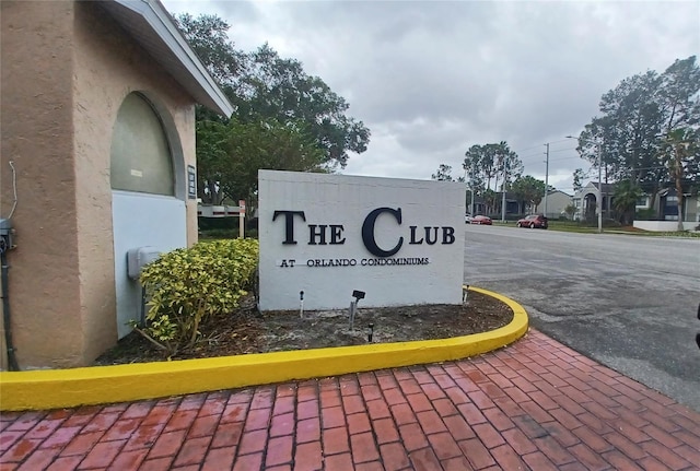 view of community / neighborhood sign