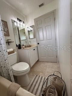 bathroom featuring a shower with shower curtain, vanity, and toilet