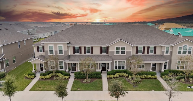 view of front of home featuring a lawn