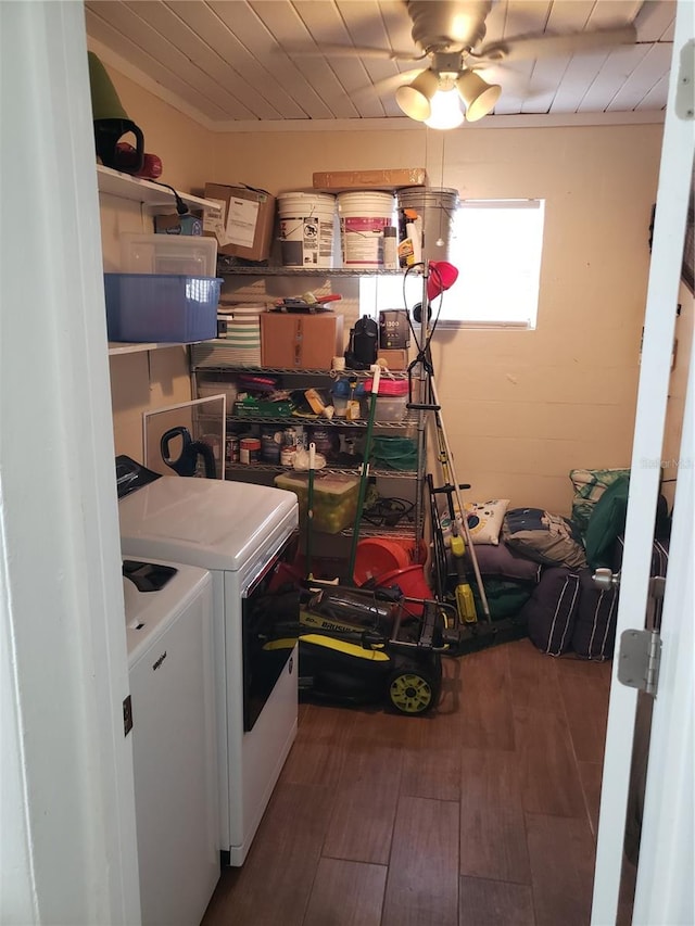 laundry area with laundry area, washing machine and dryer, ceiling fan, and dark wood-style flooring