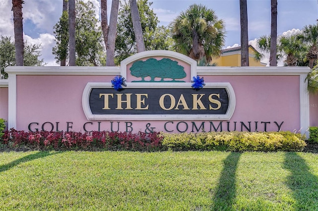 community sign featuring a lawn