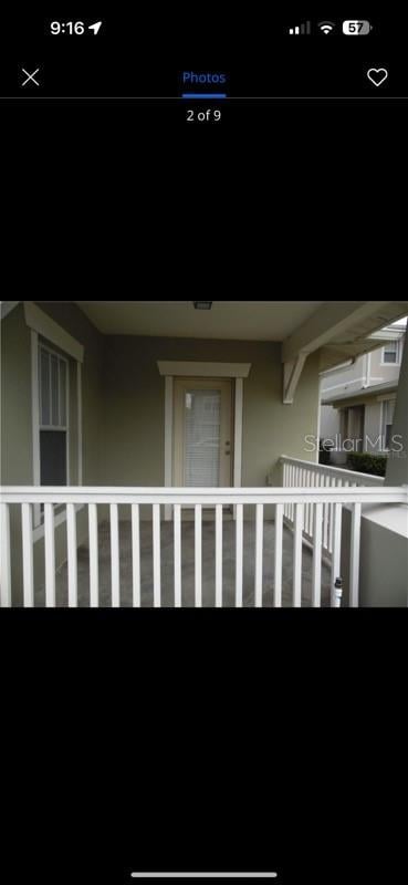 property entrance featuring a balcony