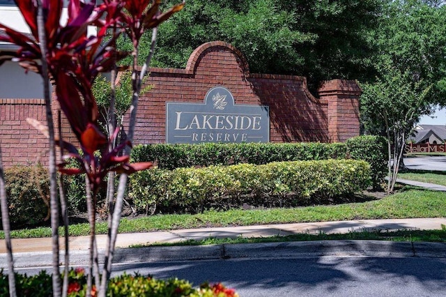 view of community / neighborhood sign