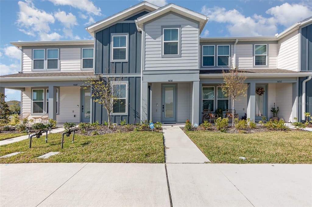 view of front of property with a front lawn and a porch