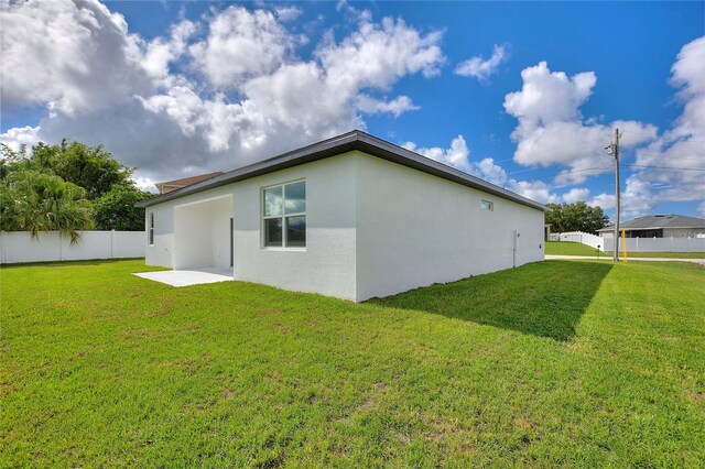 1877 Snapper Dr, Kissimmee, FL 34759 - back of property with stucco siding
