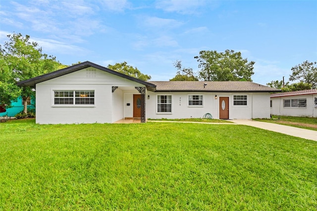 single story home featuring a front lawn