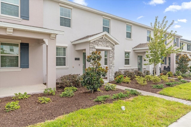 view of front of house with a front lawn